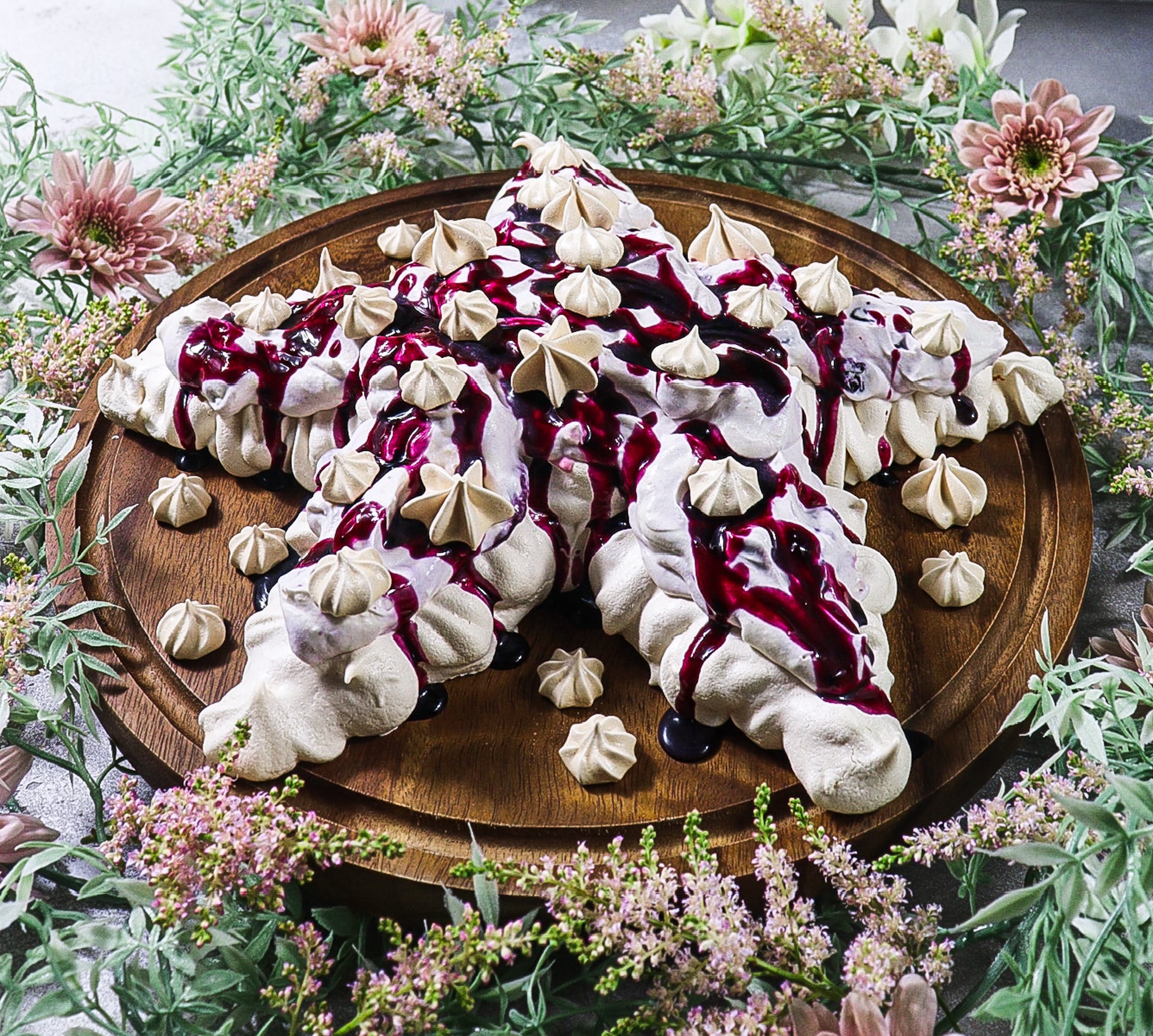 Evenstar Pavlova with Blueberries and Lemon