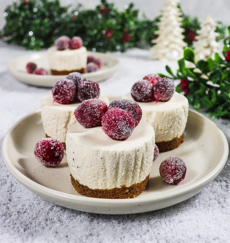 mini eggnog cheesecake, mini eggnog cheesecake with gingersnap crust