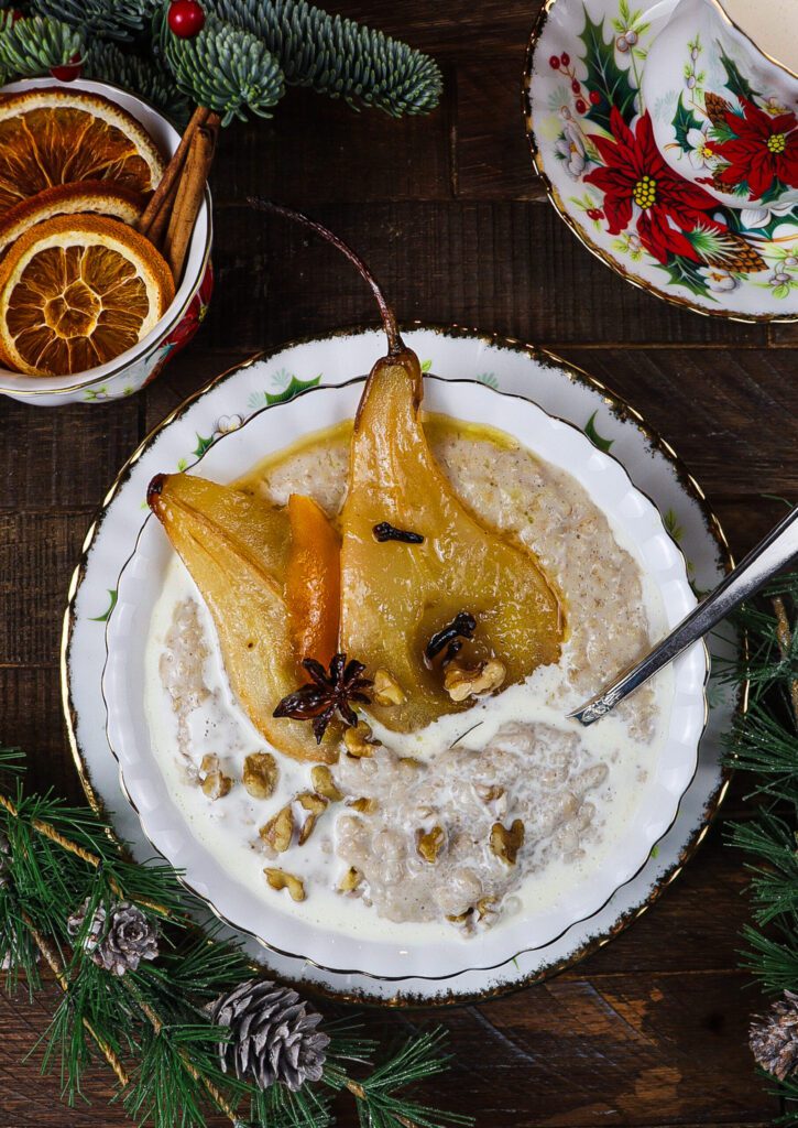 oatmeal with honey spiced pears, spiced pear porridge, winter oatmeal recipes