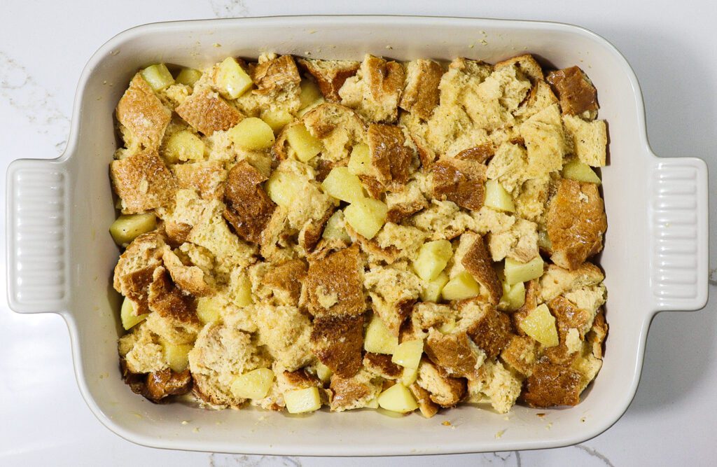 apple bread pudding, bread pudding with apples
