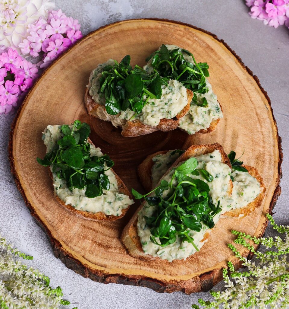 white bean crostini, bean appetizer, summer appetizer