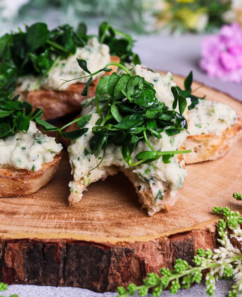 white bean crostini, elven recipes, bean appetizer