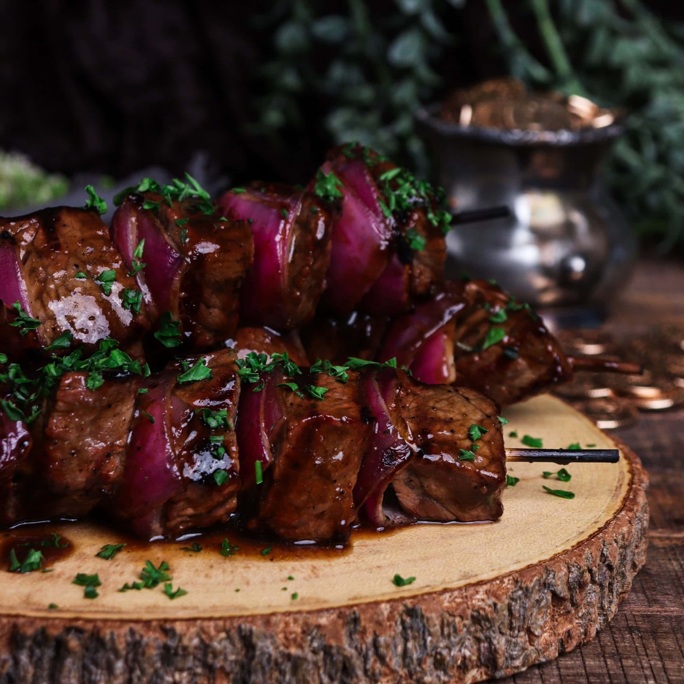 stout glazed steak and onion skewers, dwarven recipes, grilled steak and onions