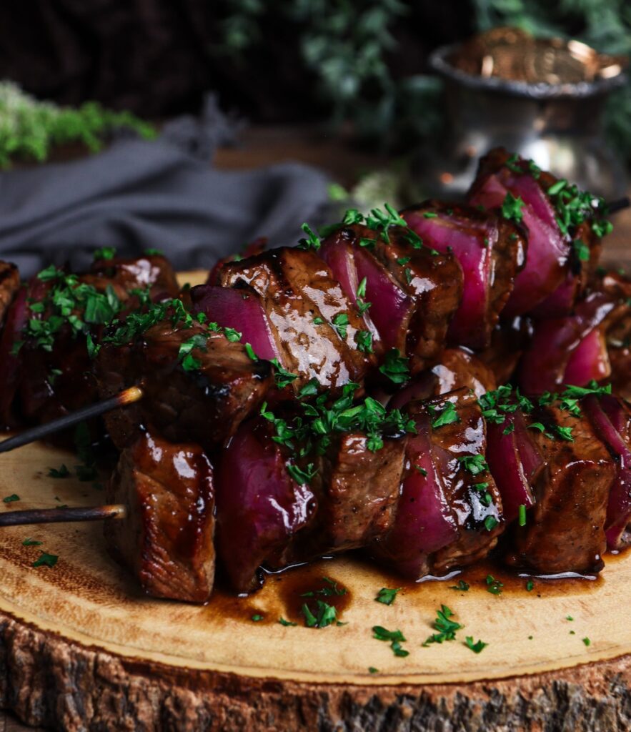 stout glazed steak and onion skewers, grilled steak and onions, dwarven recipes