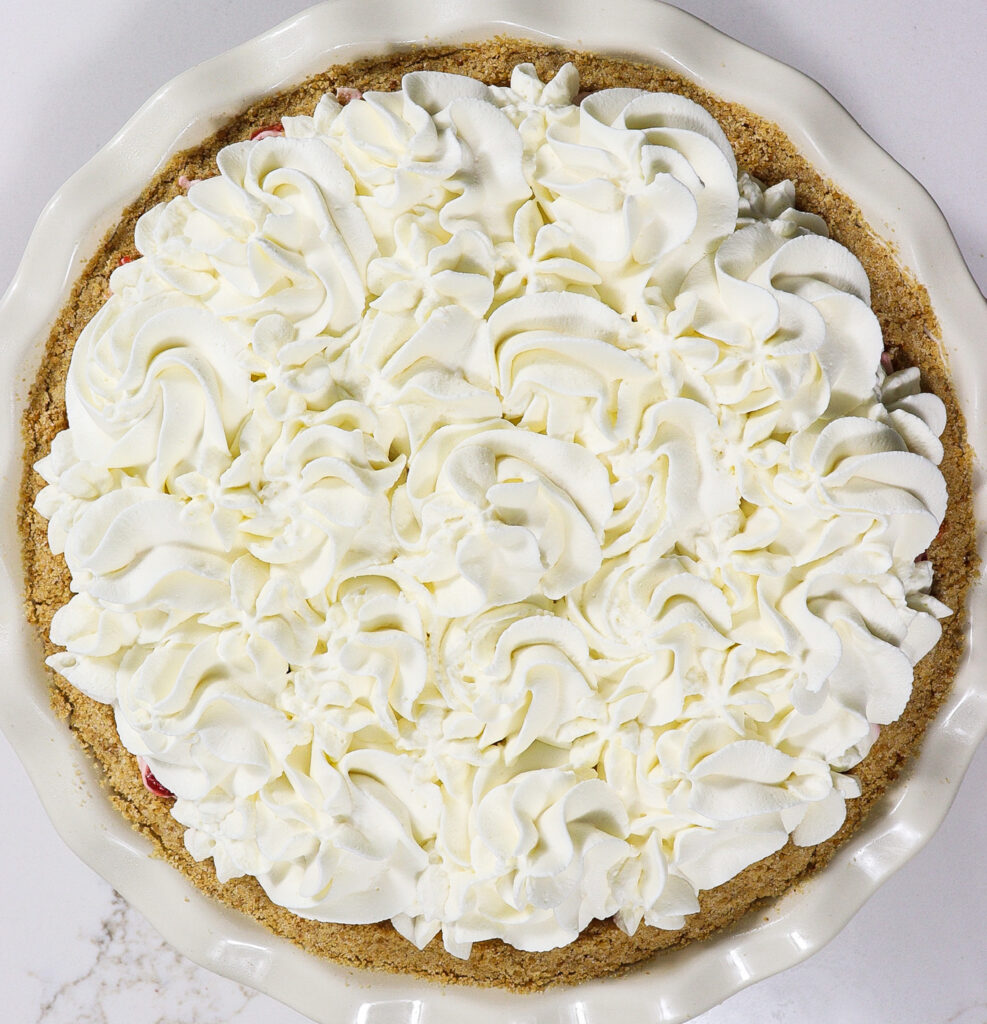 strawberries and cream no bake pie, strawberry pie with cream cheese and graham cracker crust