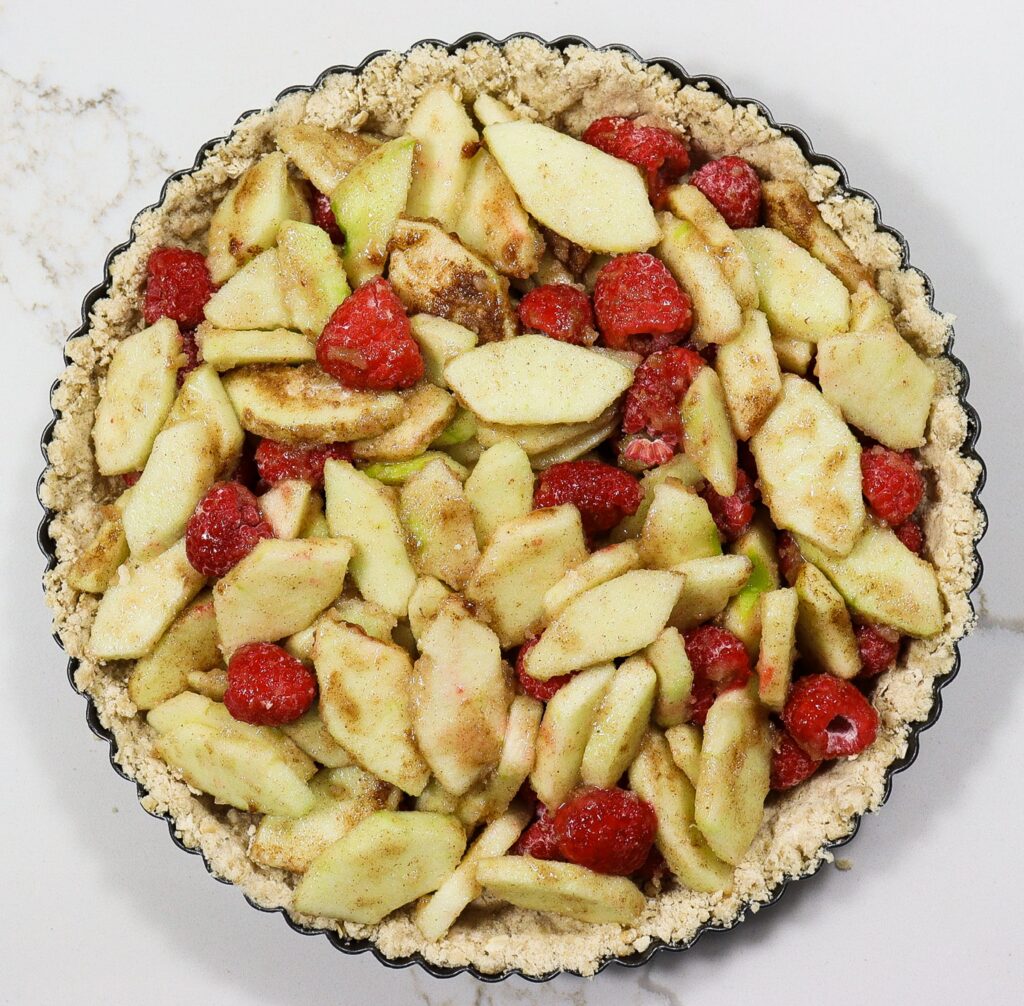 apple raspberry crumble, apple and raspberry crumble tart