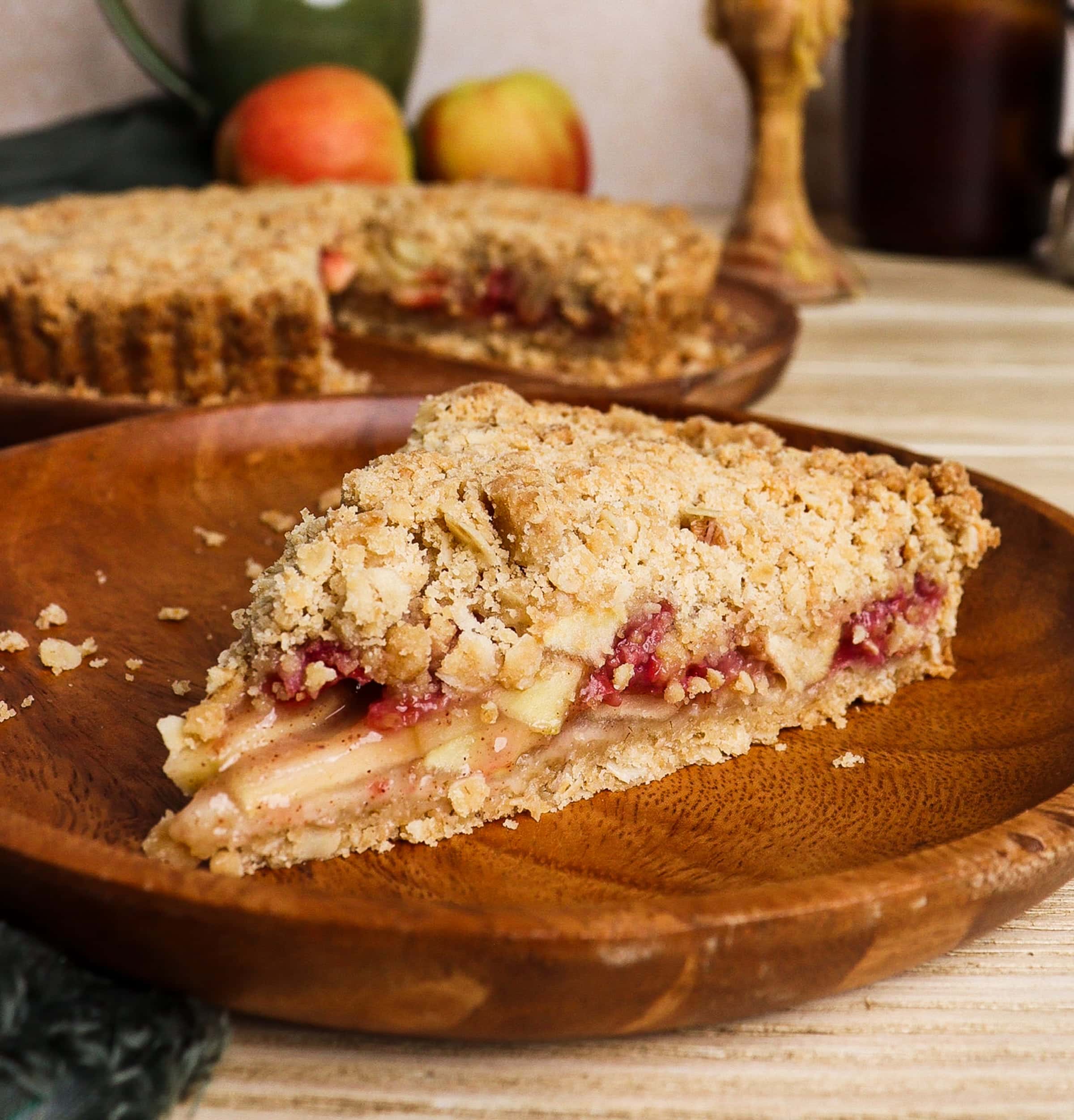 raspberry and apple crumble recipe, raspberry apple crumble tart, hobbit dessert