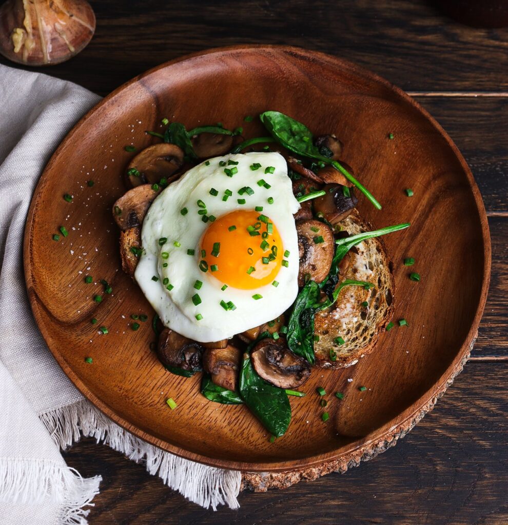 mushrooms and eggs on toast, eggs and spinach on toast, winter breakfast recipes
