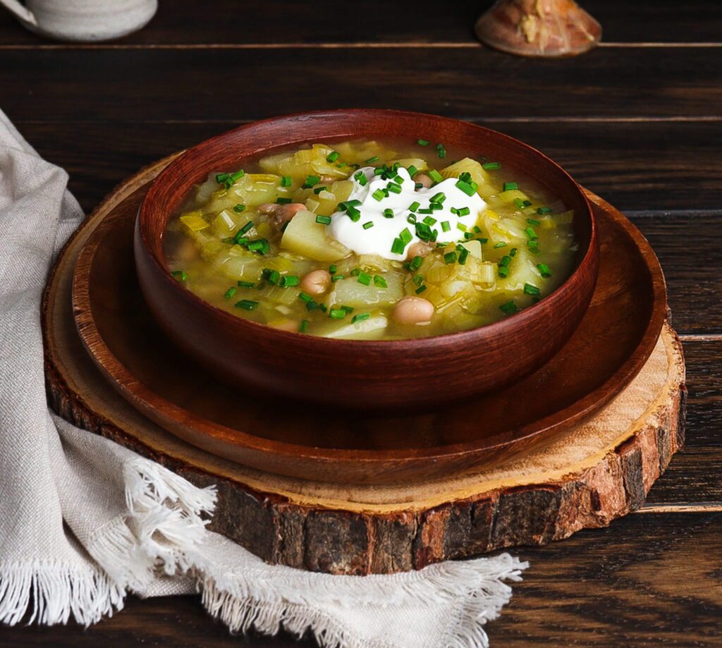 potato leek bean soup, hobbit dinner ideas, winter soup recipes healthy, potato and white bean soup