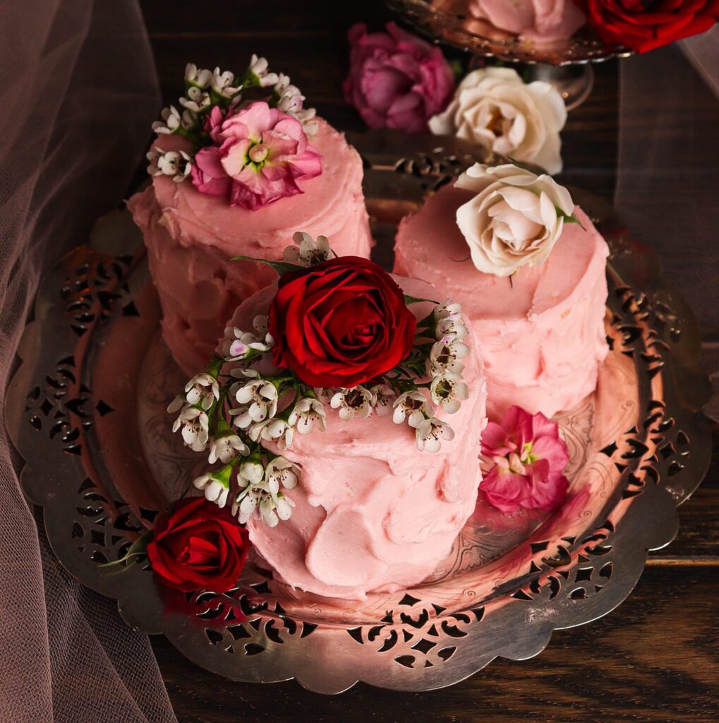 almond and raspberry cake, almond cake with raspberry jam
