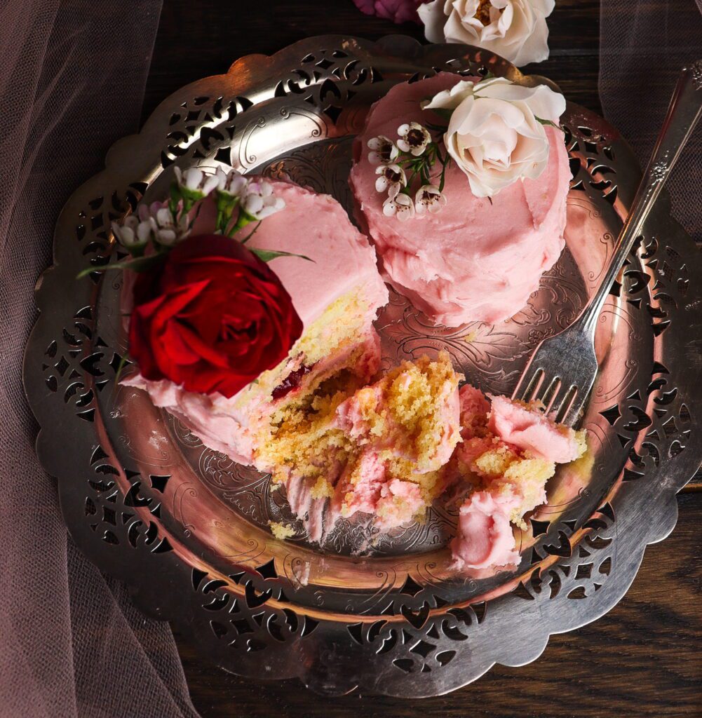 almond and raspberry cake, almond cake with raspberry jam