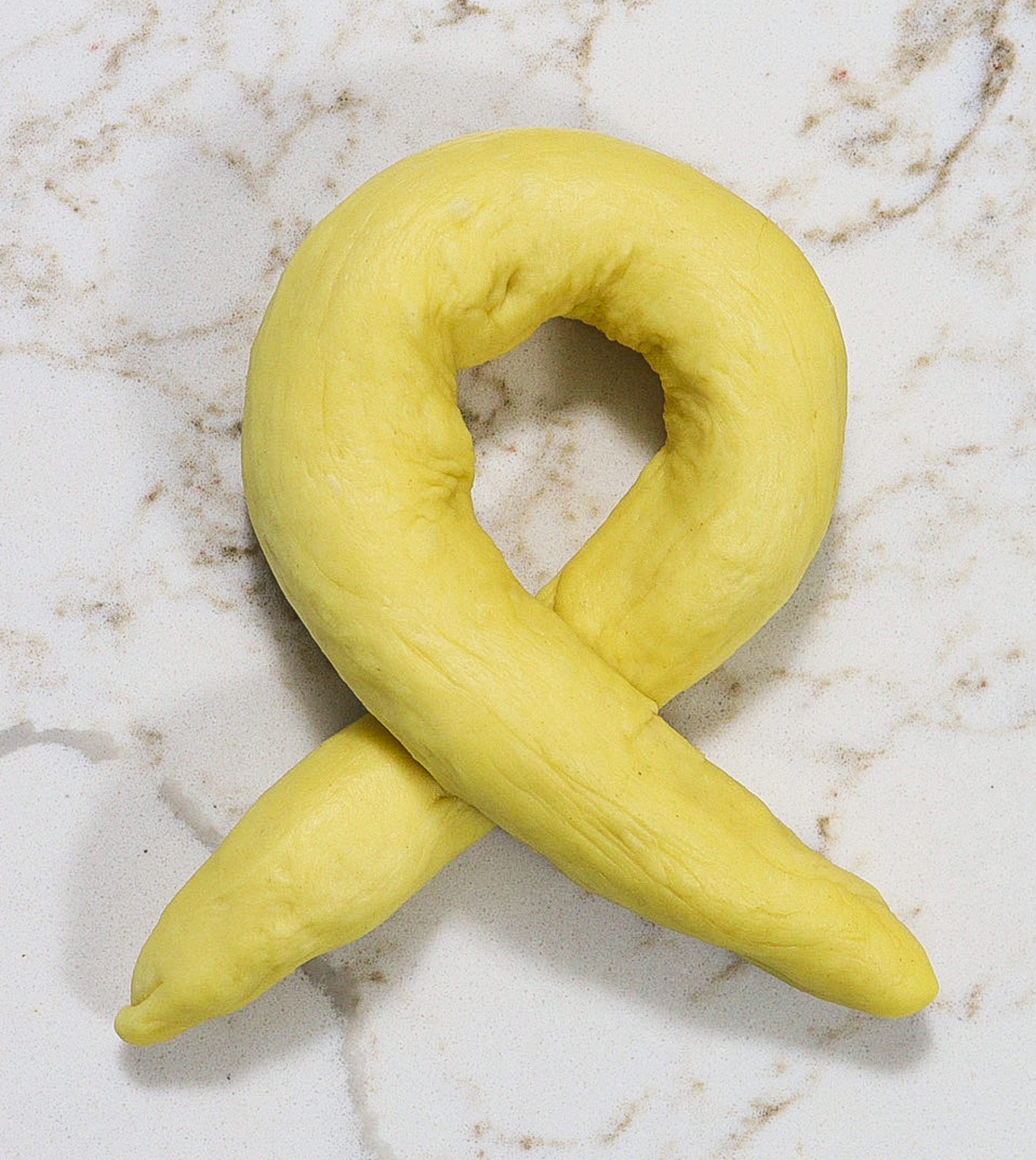 twisted buns, baking with chamomile