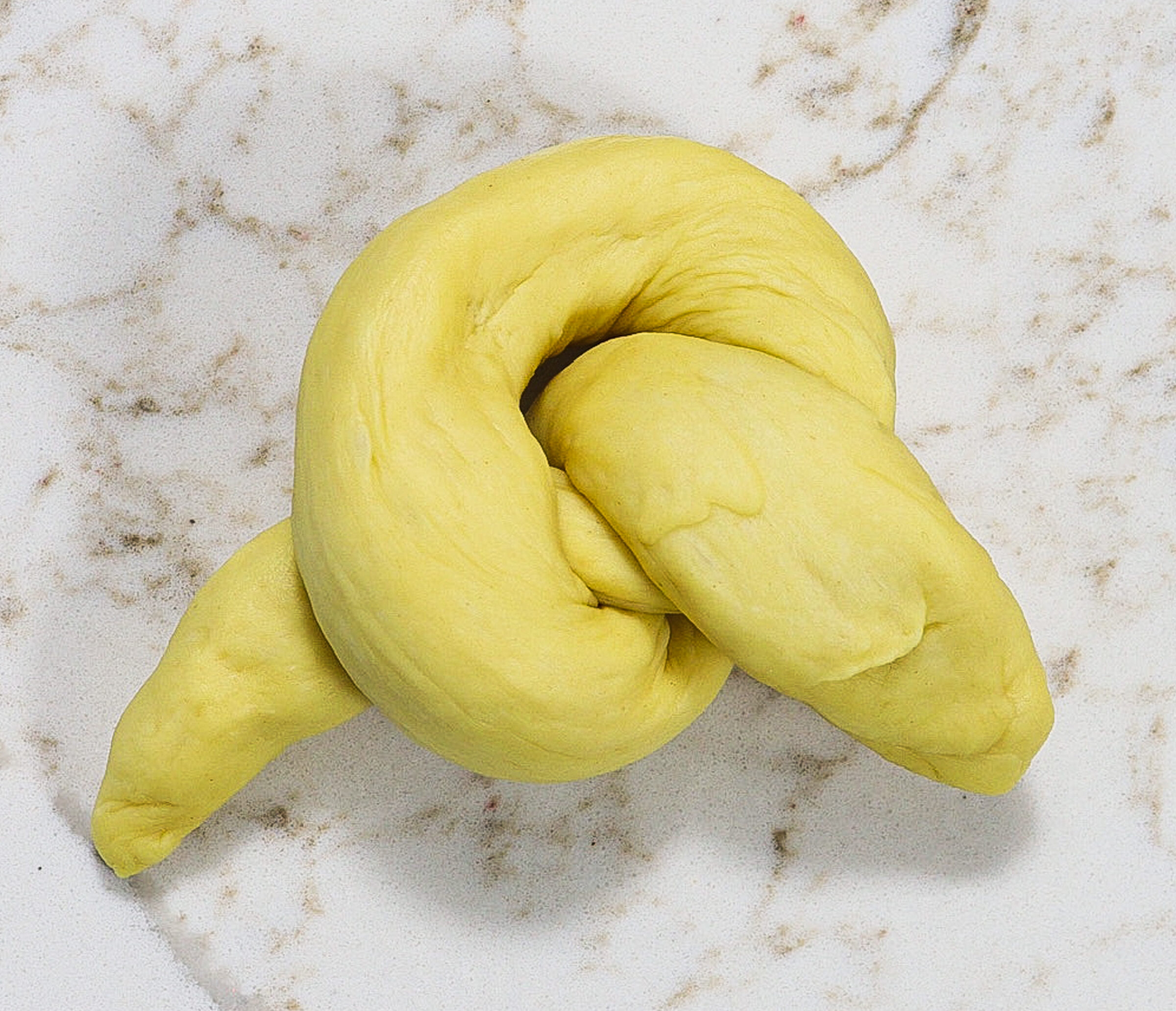 twisted buns, baking with chamomile