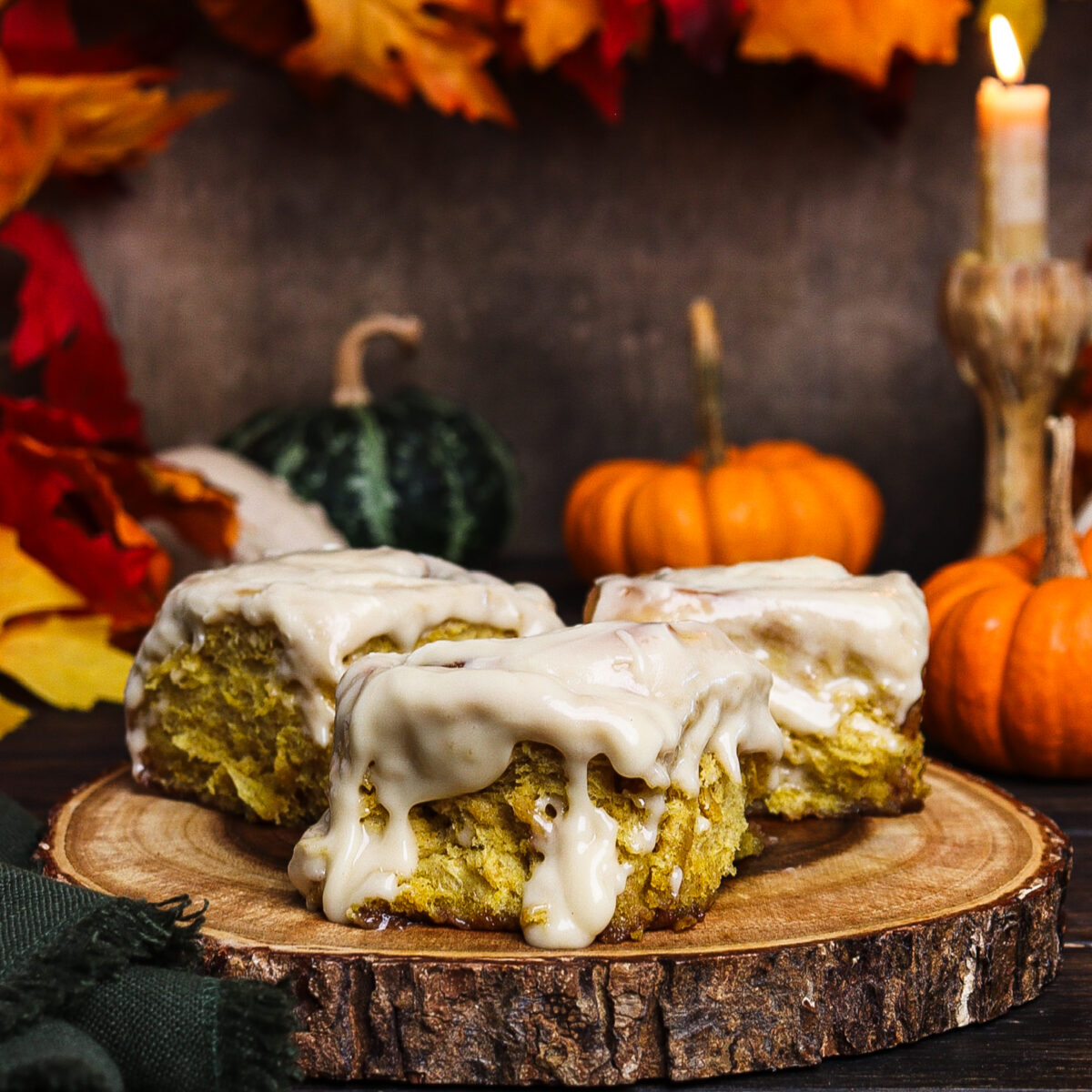 Maple Pumpkin Spice Cinnamon Rolls